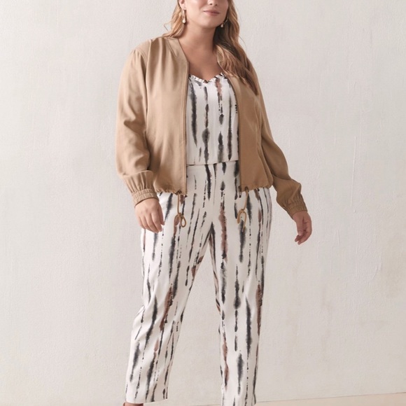 Solid Cropped Bomber - Picture 5 of 6